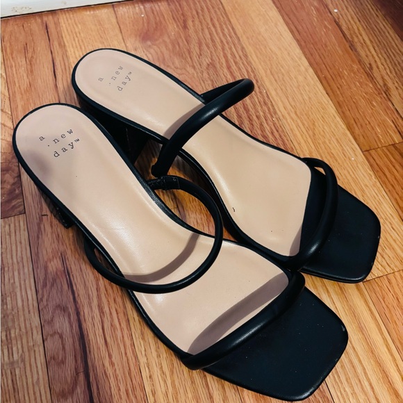 A New Day black open toe heels, no ankle straps size 9.5 - Picture 2 of 5